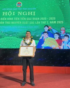 Cao Ngựa Bạch Hoan Hoa vinh dự nhận bằng khen Nông dân Thái Nguyên xuất sắc